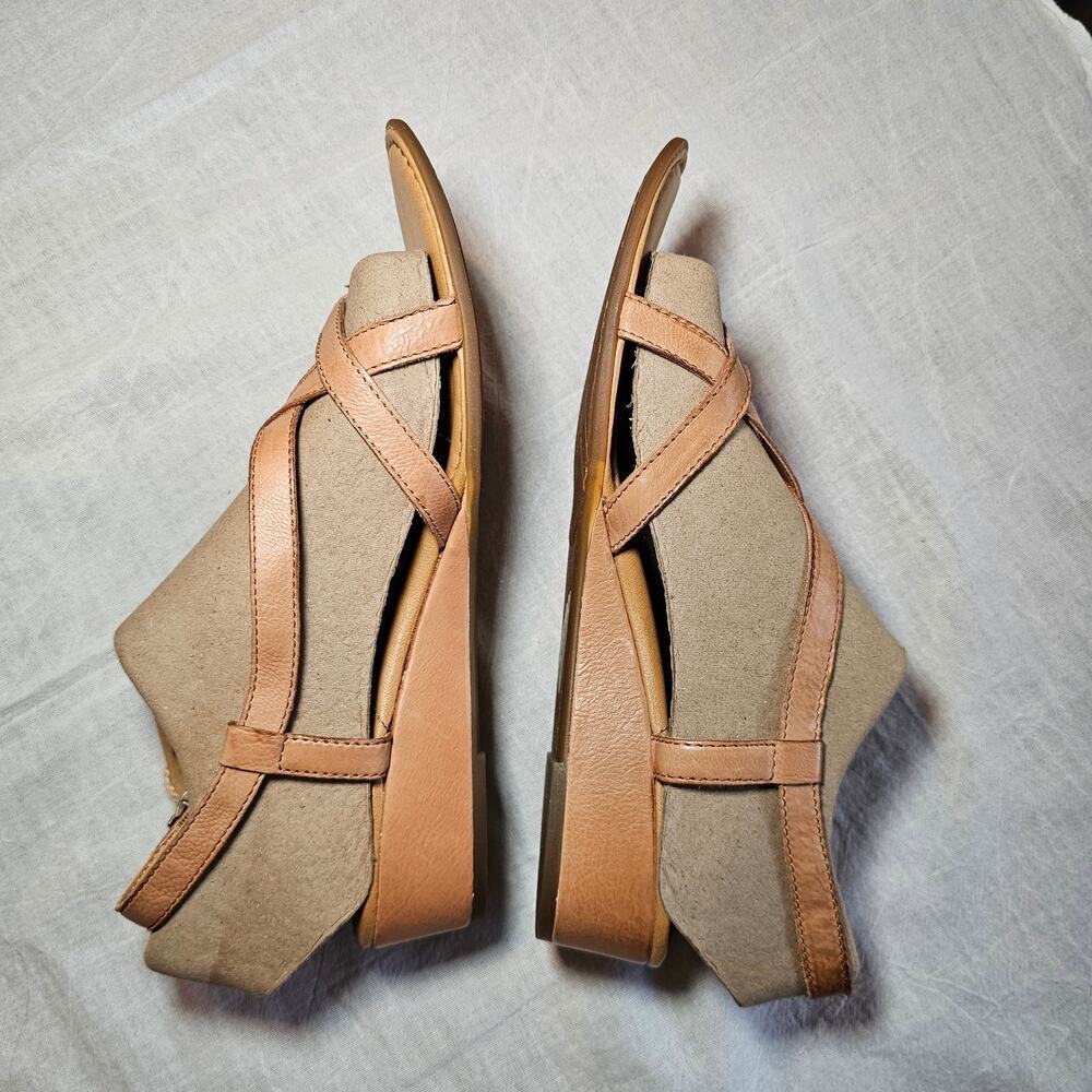 Born Nude Tan Strappy Sandals nib - Picture 14 of 15